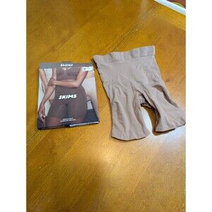 SKIMS Seamless Sculpt Mid Thigh Short Sienna Size S Small Shapewear NIB $40